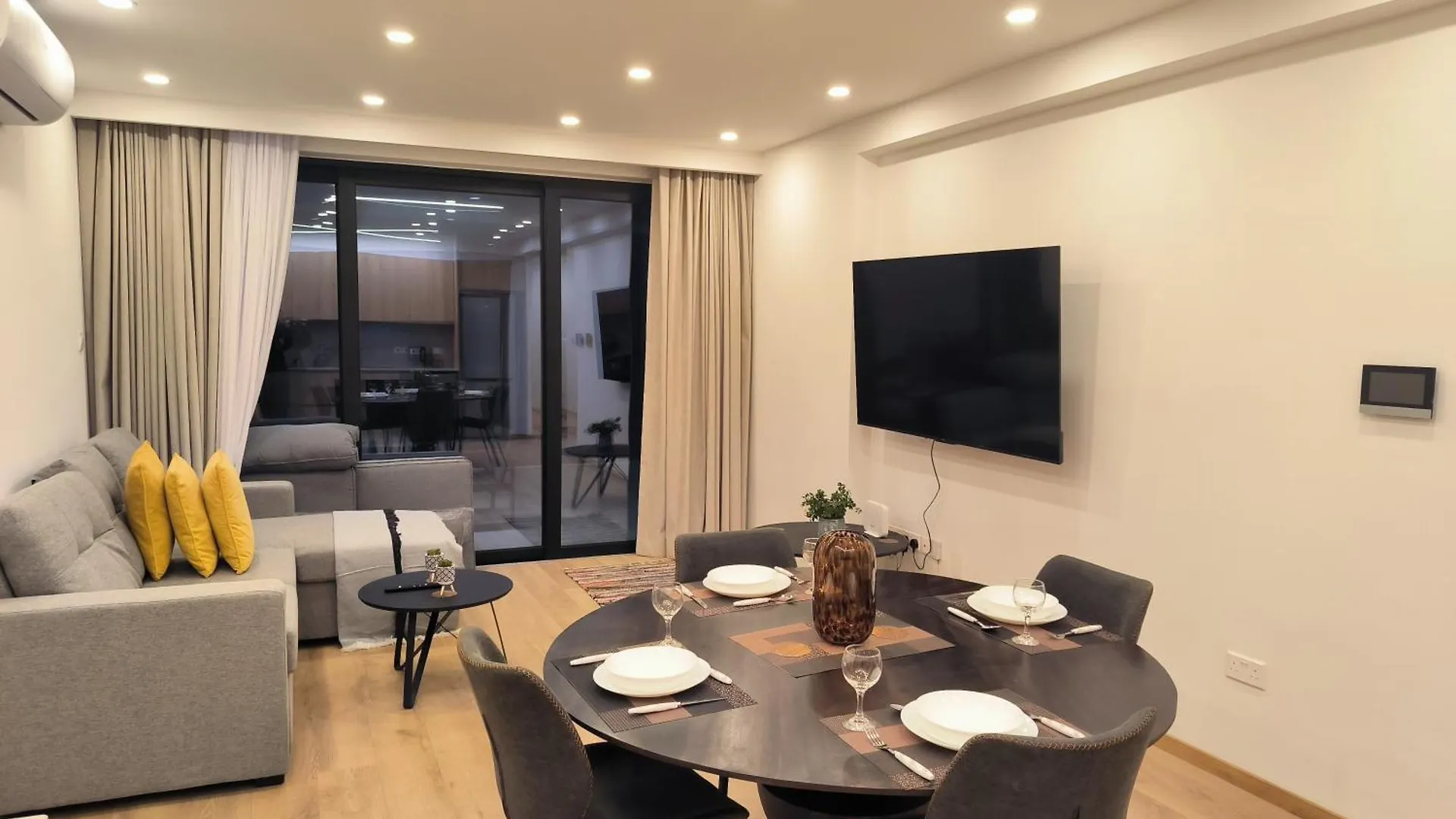 2 Bedroom Brand New Apartment Mc Kenzie 2 Minute To The Mc Kenzie Beach ラルナカ キプロス