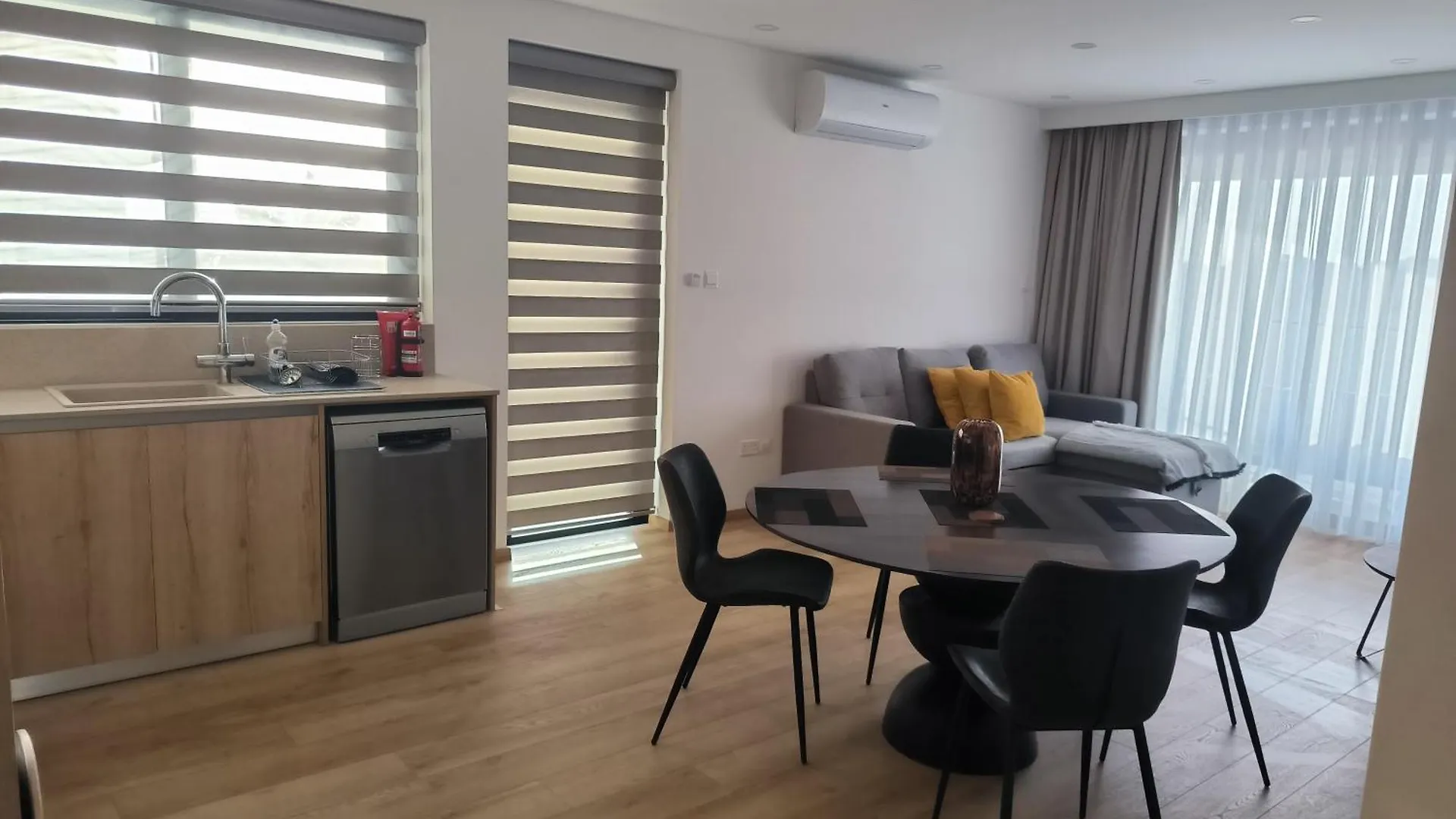 2 Bedroom Brand New Apartment Mc Kenzie 2 Minute To The Mc Kenzie Beach ラルナカ